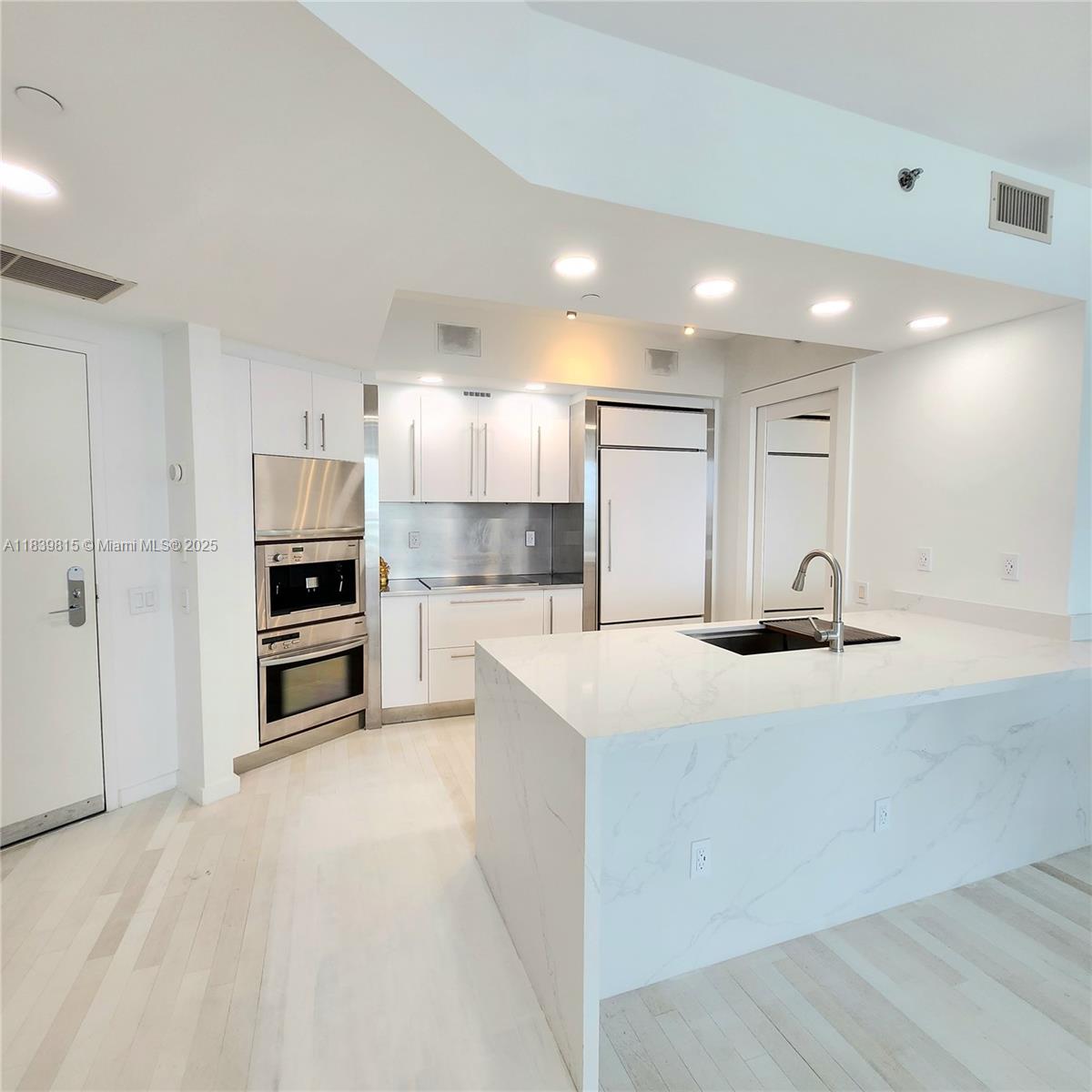 450 Alton Rd #1606, Miami Beach FL 33139