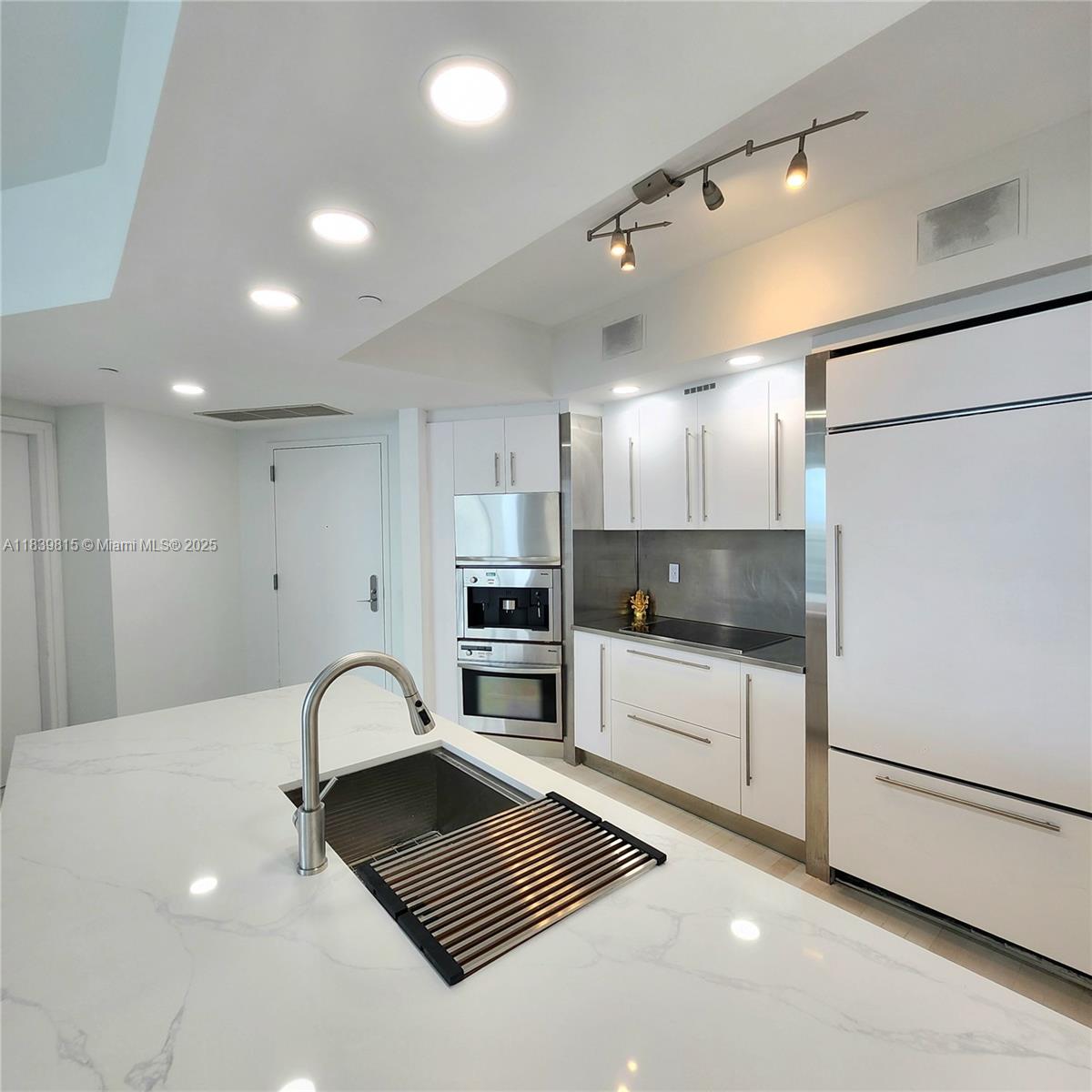 450 Alton Rd #1606, Miami Beach FL 33139
