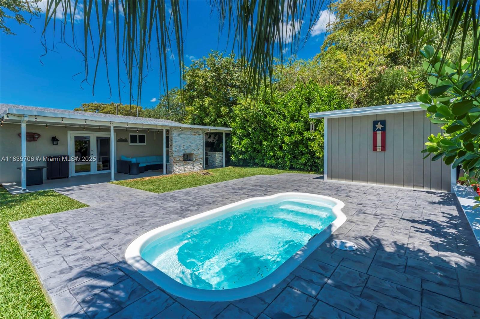 11940 NW 33rd St, Sunrise, Florida image 2