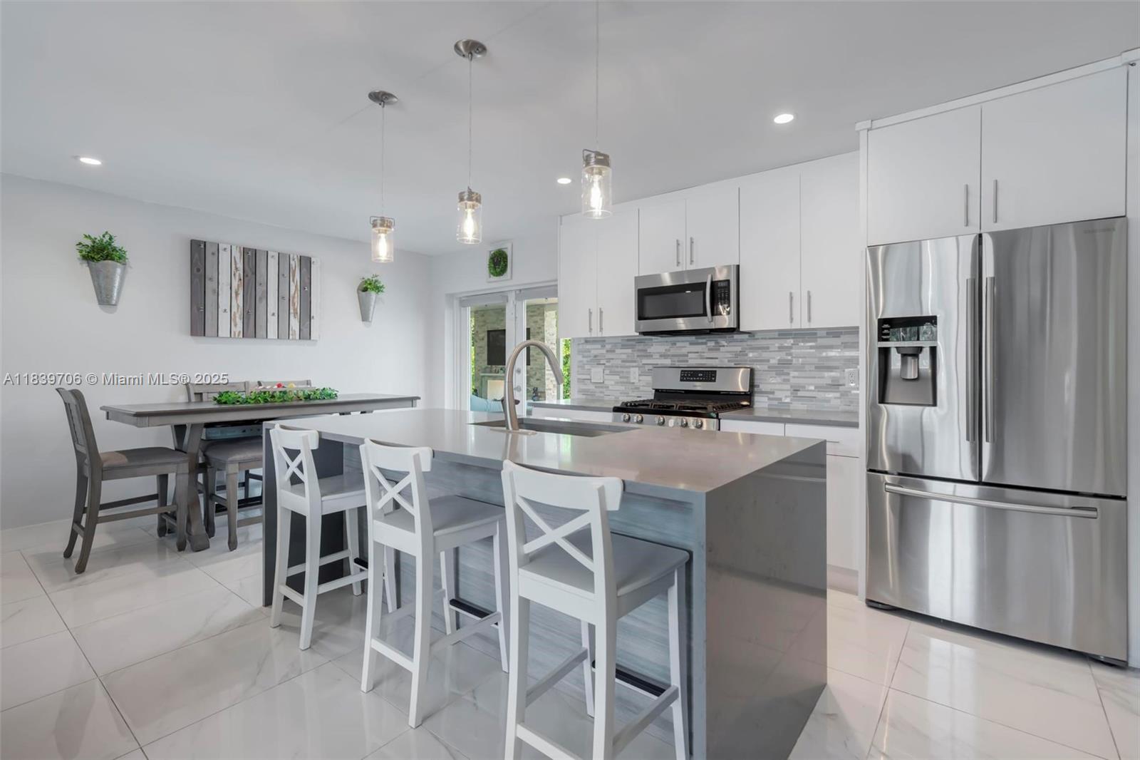 11940 NW 33rd St, Sunrise, Florida image 3