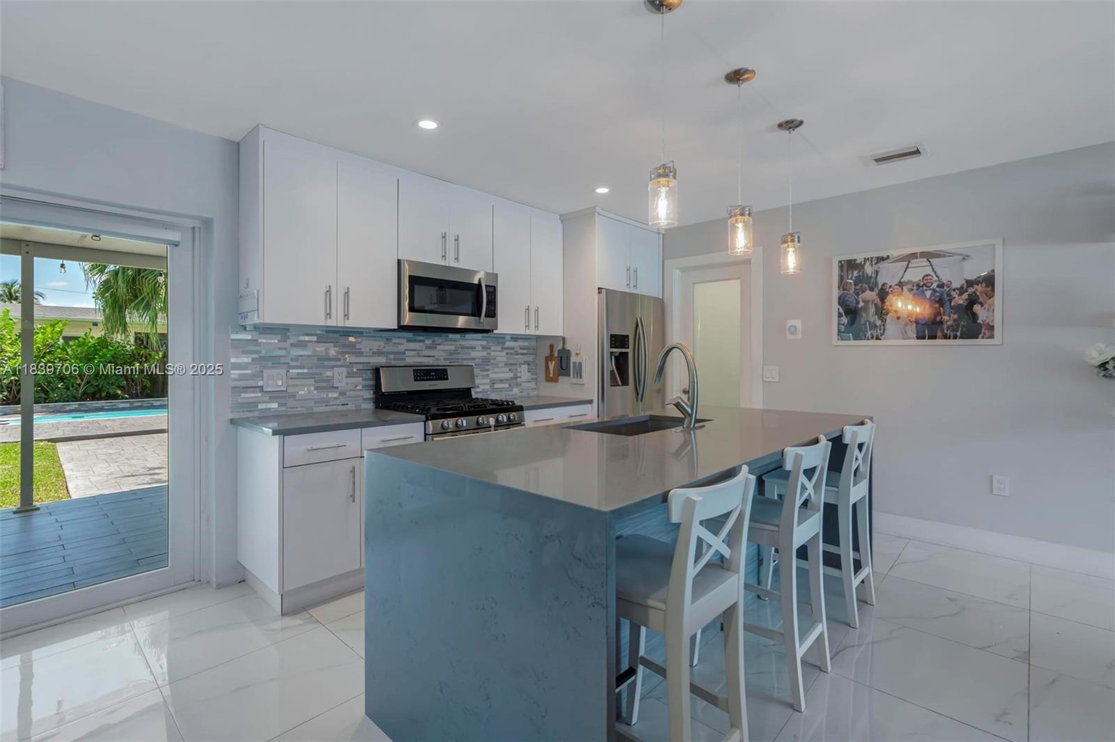 11940 NW 33rd St, Sunrise, Florida image 4