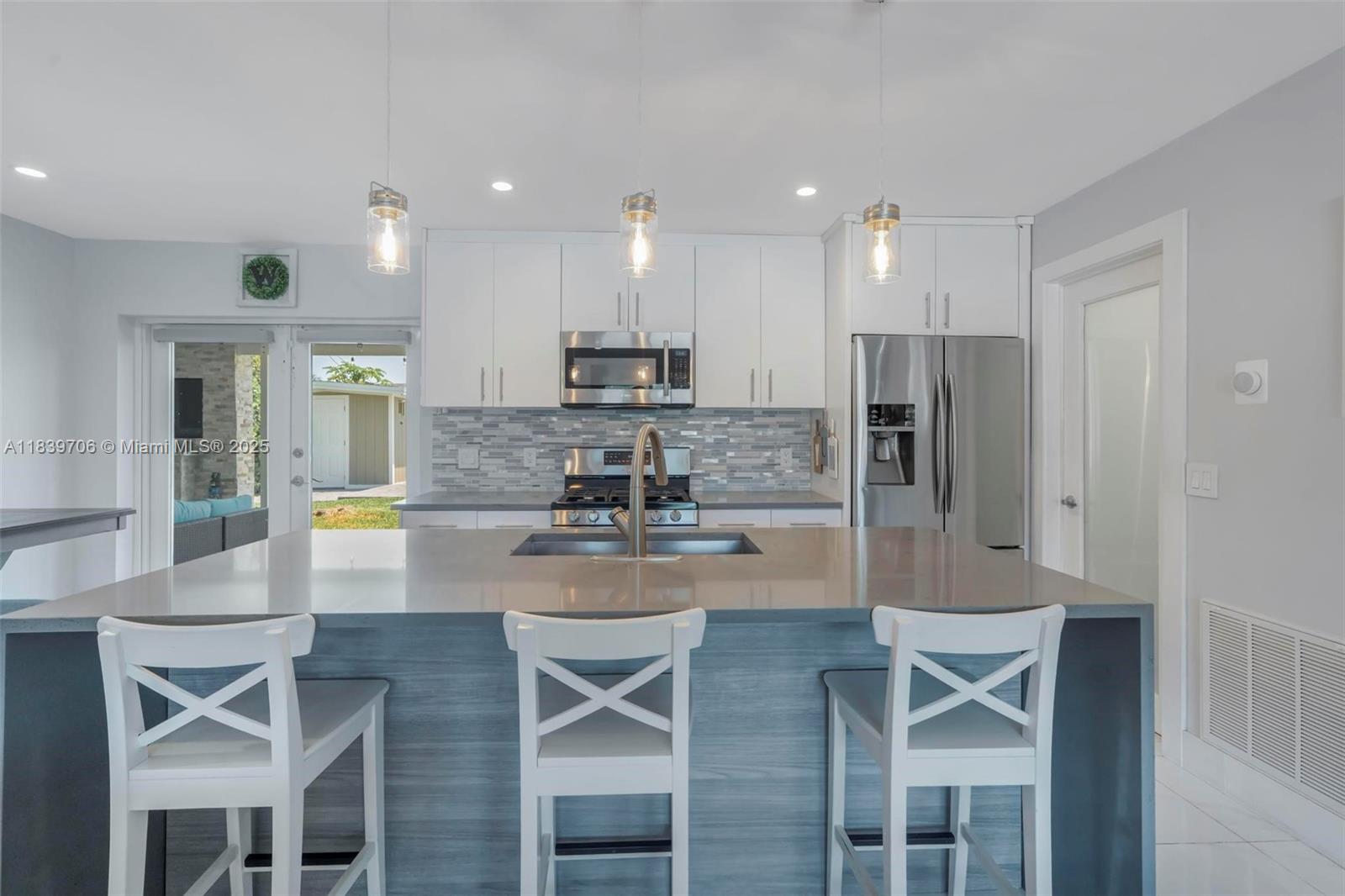 11940 NW 33rd St, Sunrise, Florida image 5