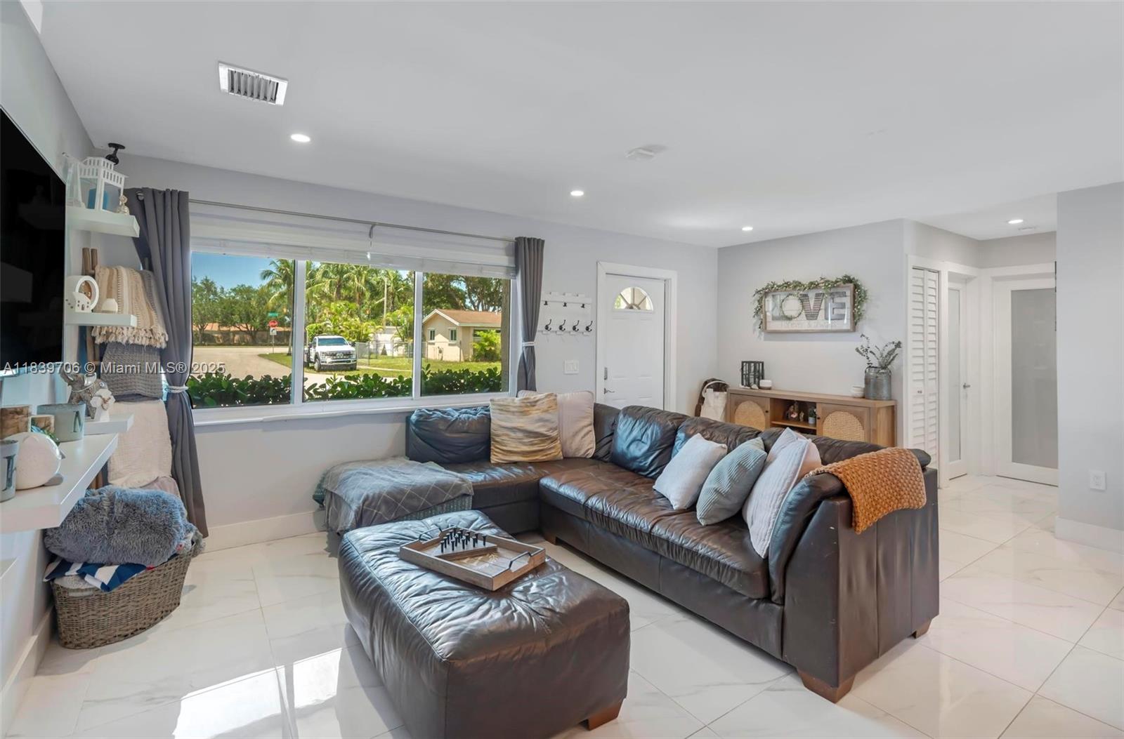 11940 NW 33rd St, Sunrise, Florida image 9