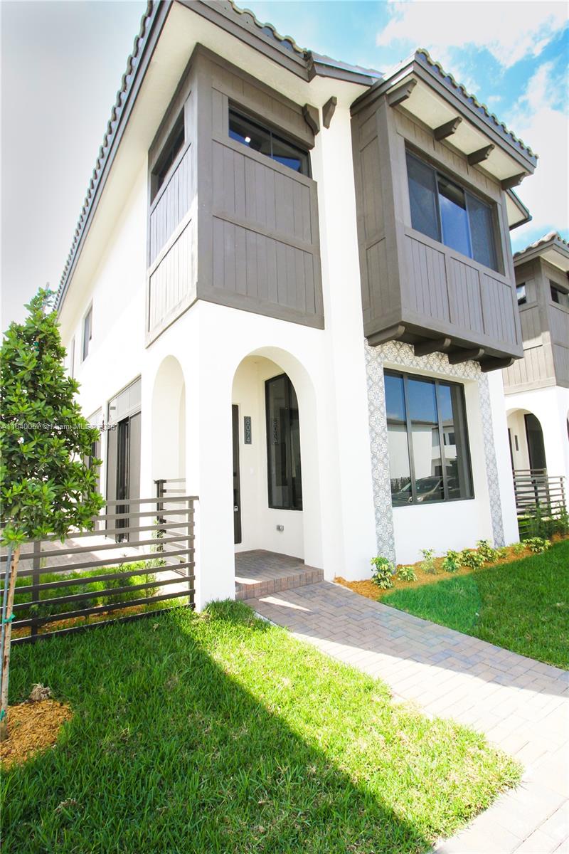 8074 NW 43rd St, Doral, Florida image 1