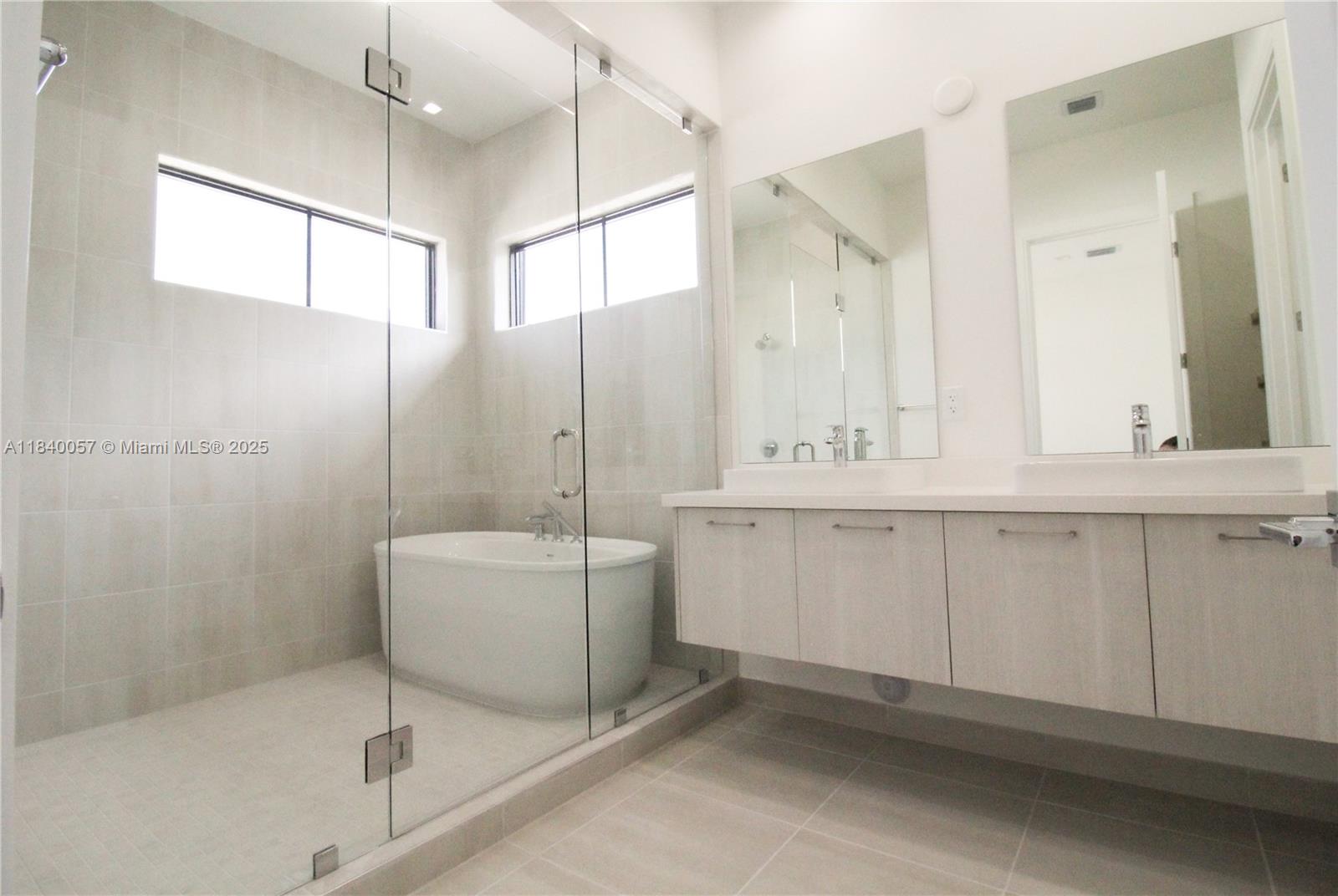 8074 NW 43rd St, Doral, Florida image 15