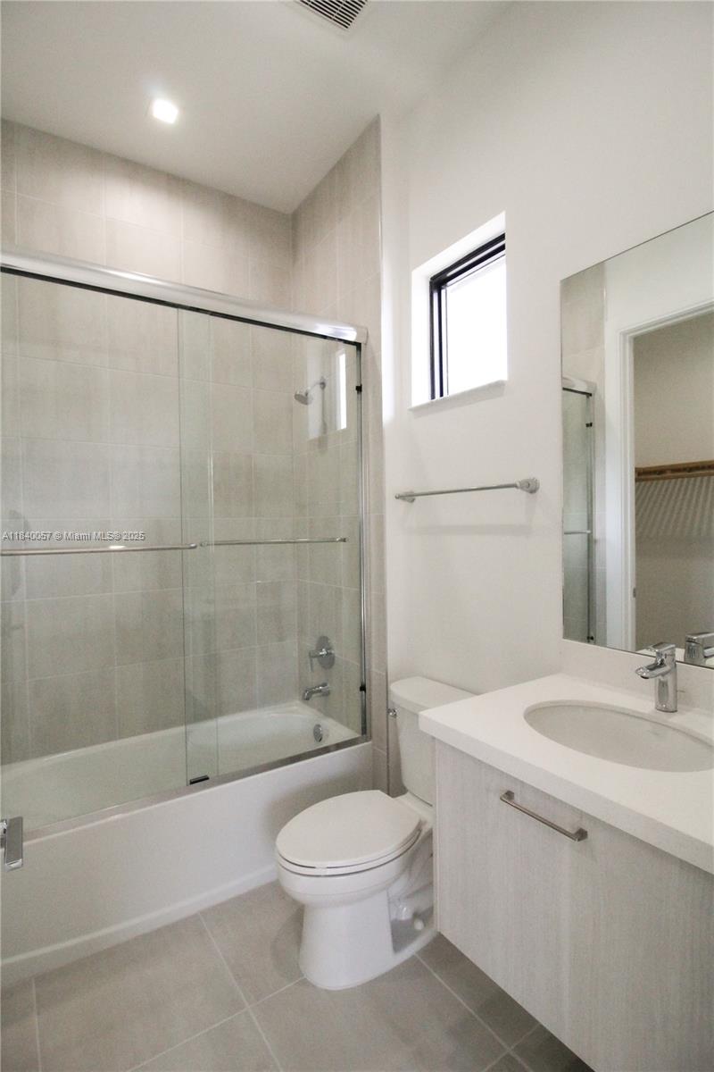 8074 NW 43rd St, Doral, Florida image 17