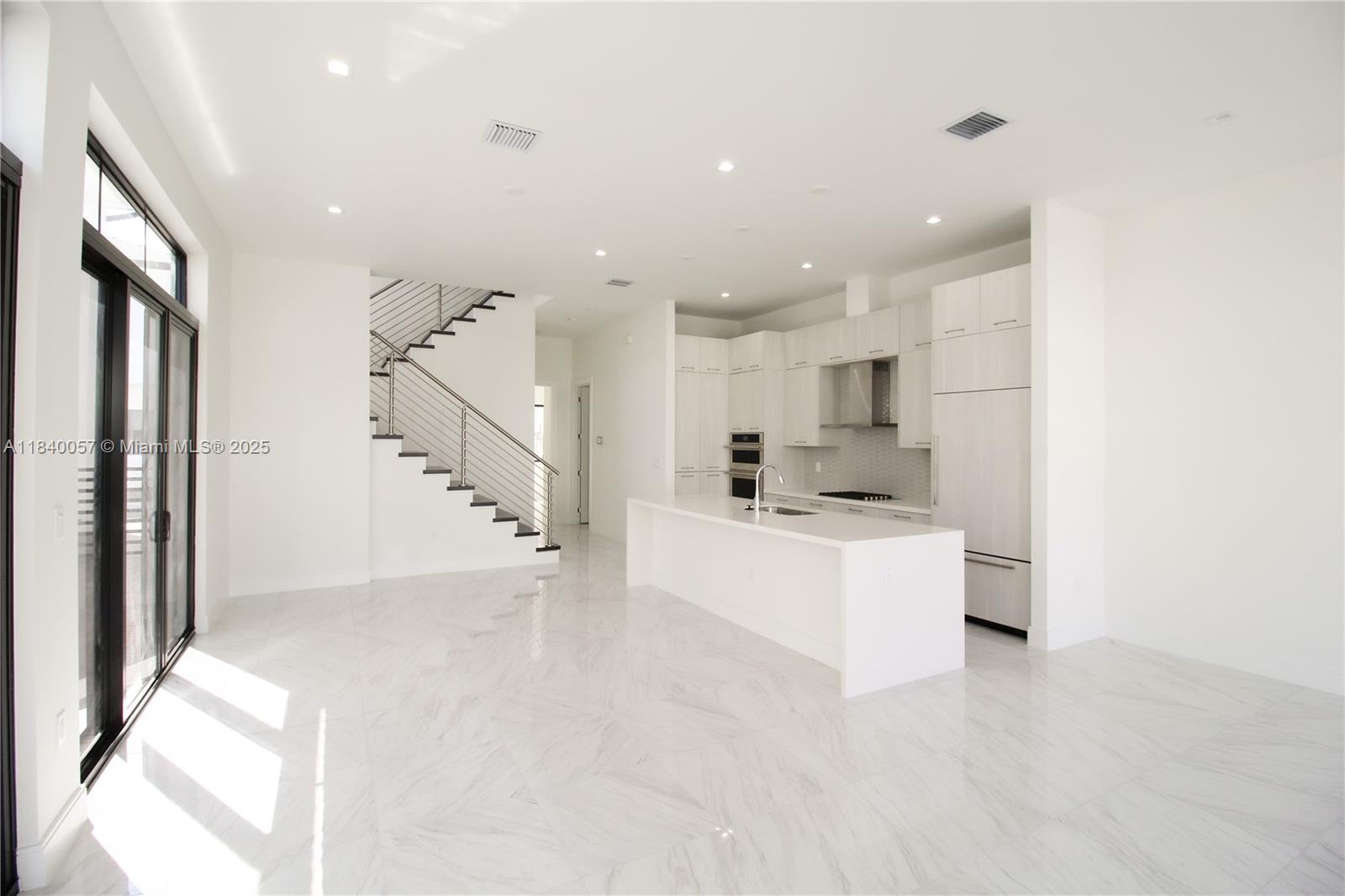 8074 NW 43rd St, Doral, Florida image 2