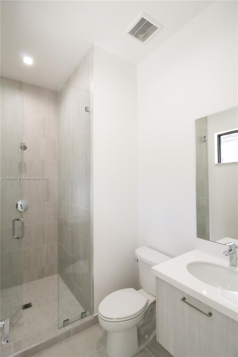 8074 NW 43rd St, Doral, Florida image 20