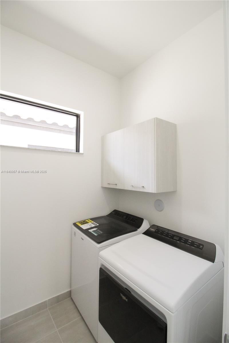 8074 NW 43rd St, Doral, Florida image 21