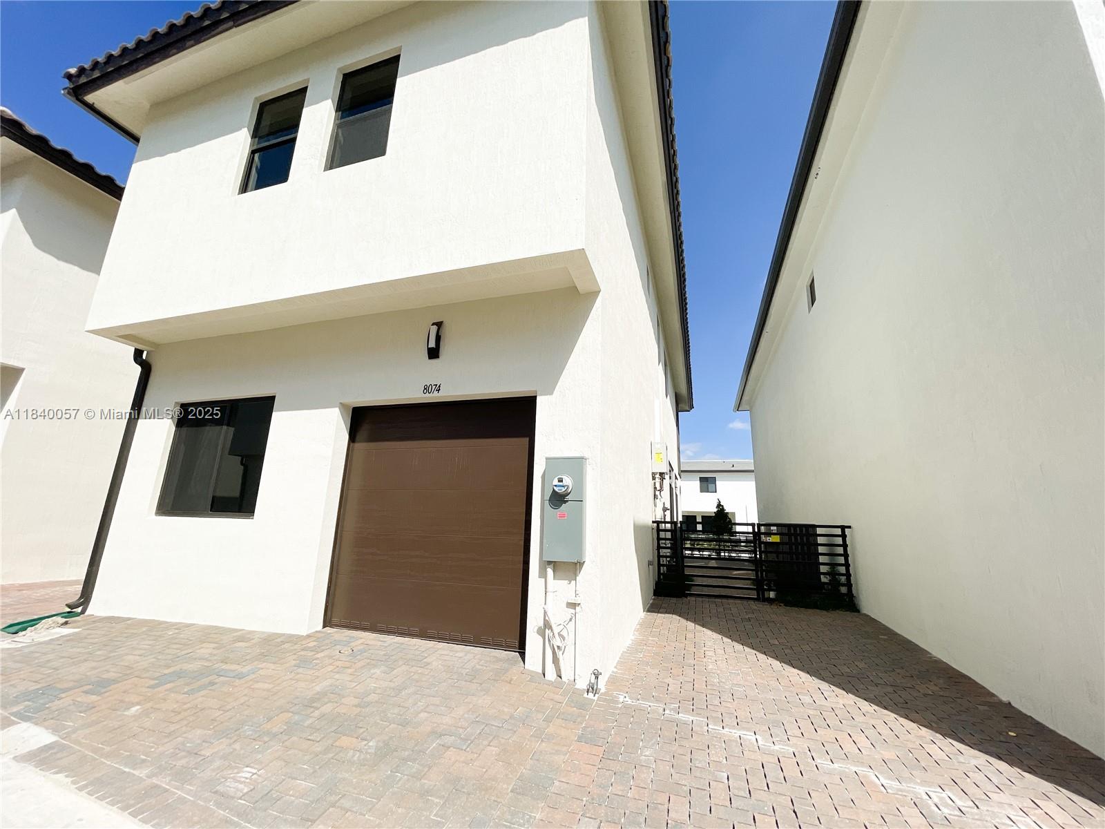 8074 NW 43rd St, Doral, Florida image 23