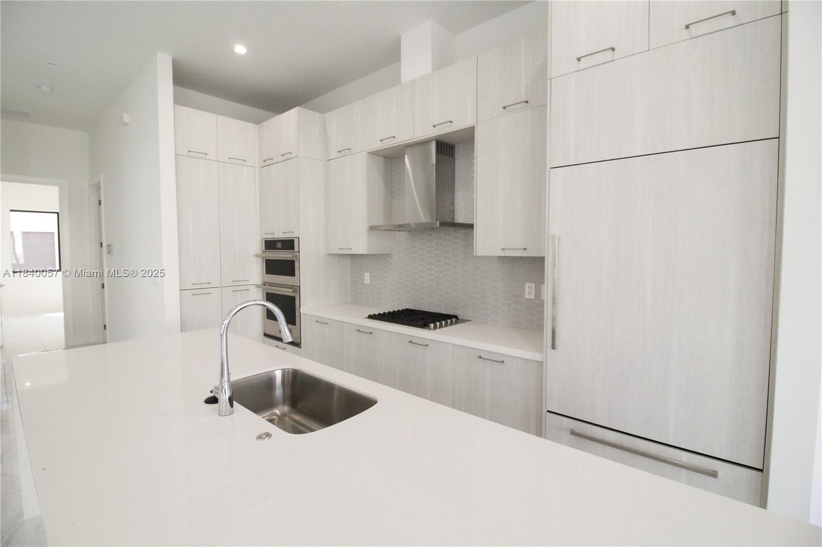 8074 NW 43rd St, Doral, Florida image 3