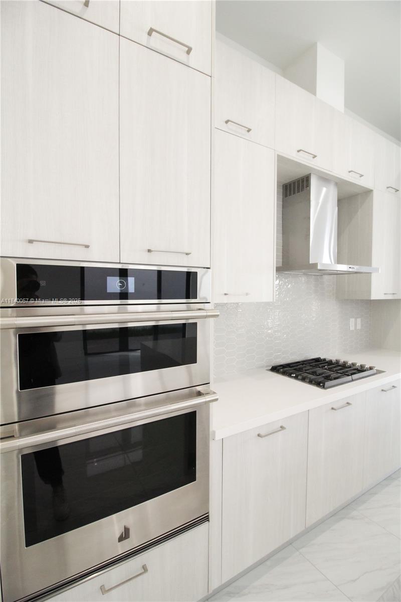 8074 NW 43rd St, Doral, Florida image 4