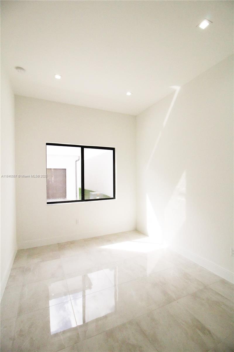 8074 NW 43rd St, Doral, Florida image 6