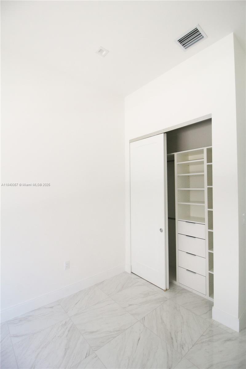 8074 NW 43rd St, Doral, Florida image 7