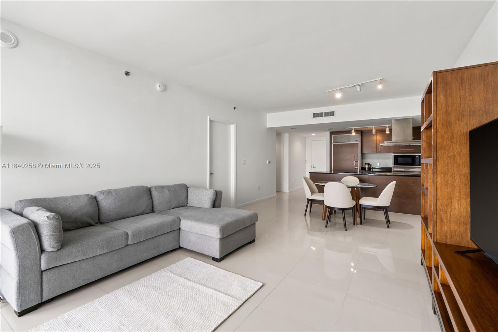 495 BRICKELL AVE #3207, Miami FL 33131
