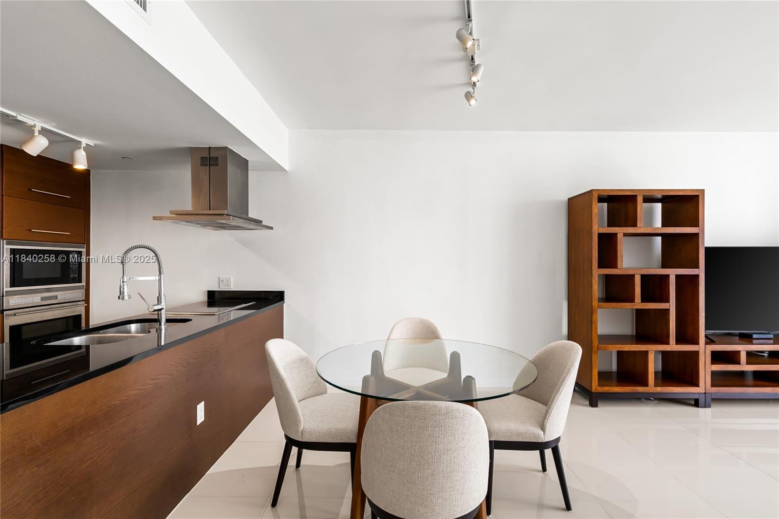 495 BRICKELL AVE #3207, Miami FL 33131