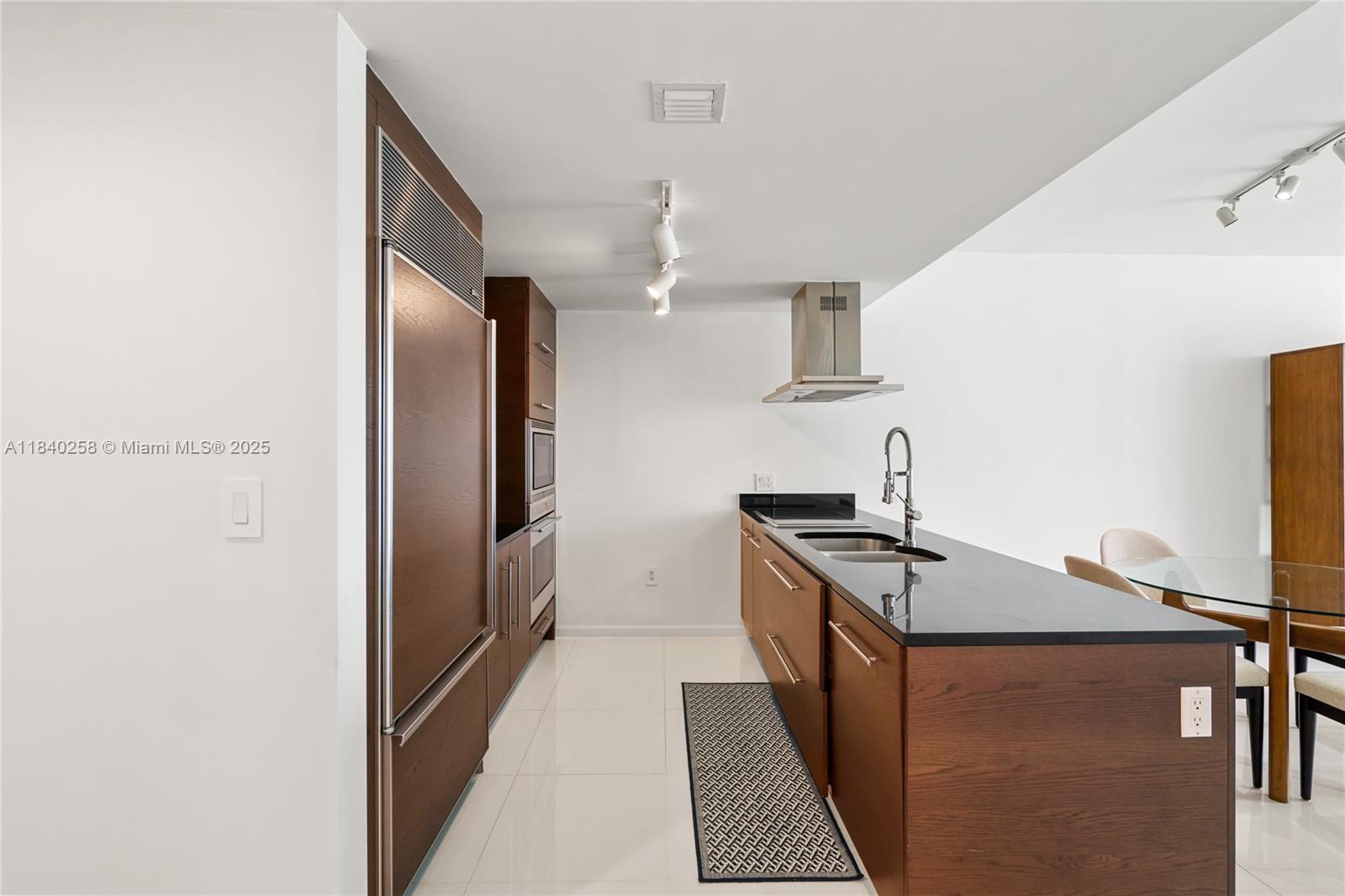 495 BRICKELL AVE #3207, Miami FL 33131