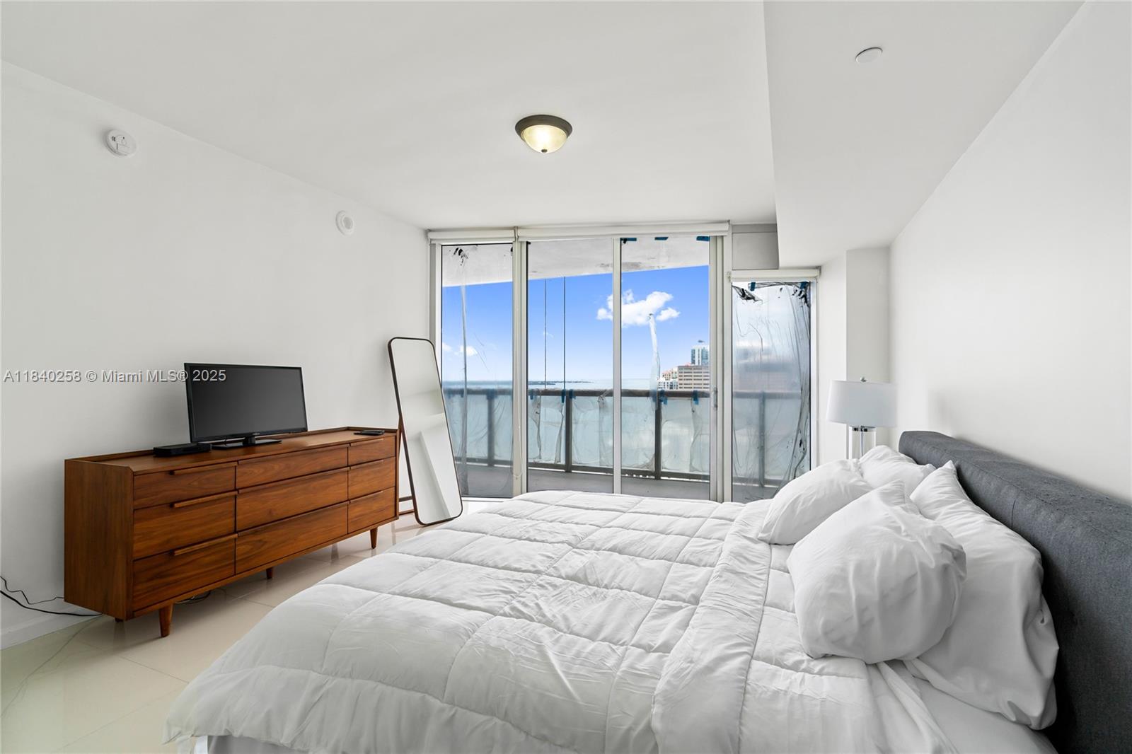 495 BRICKELL AVE #3207, Miami FL 33131