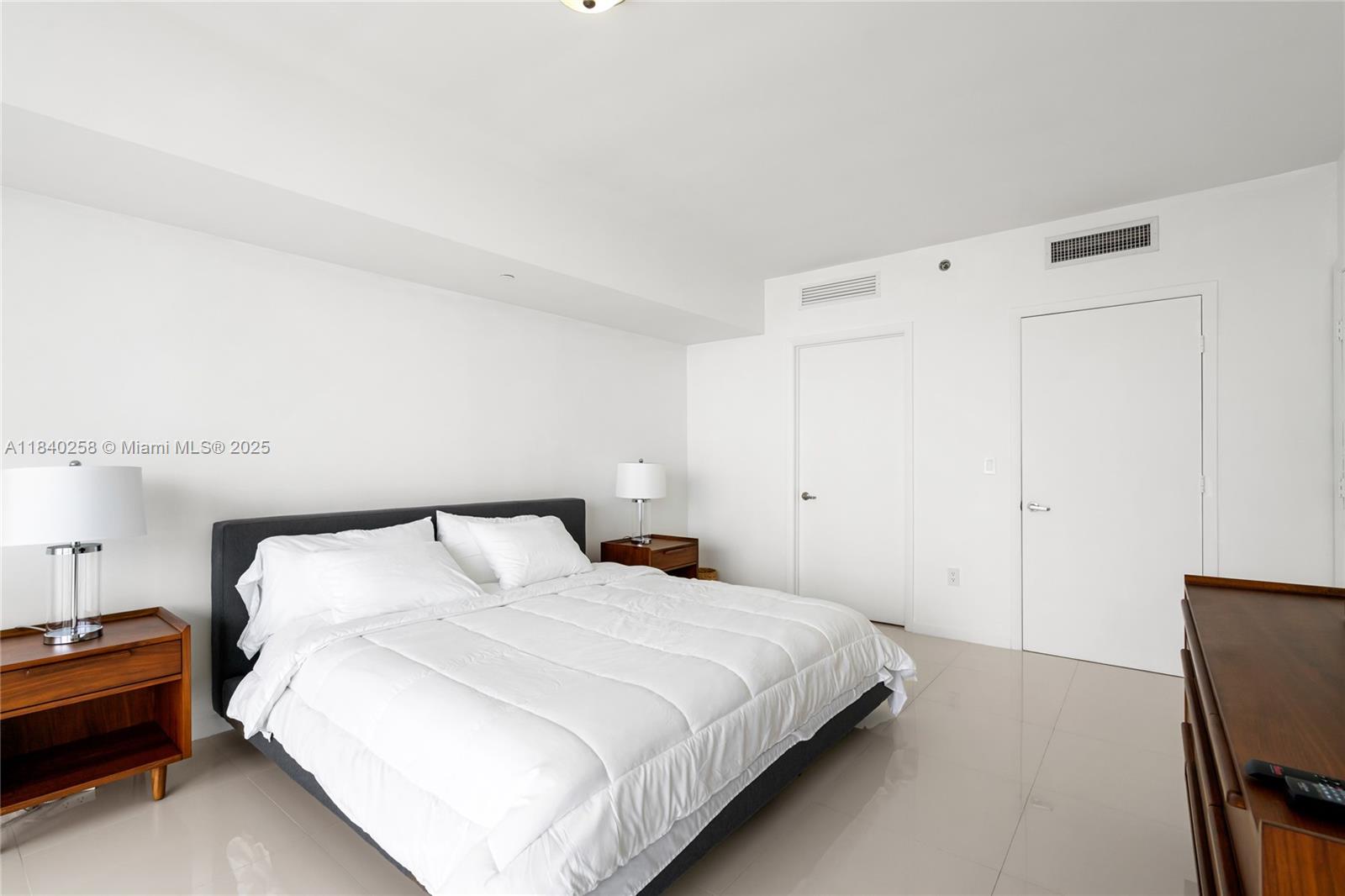 495 BRICKELL AVE #3207, Miami FL 33131