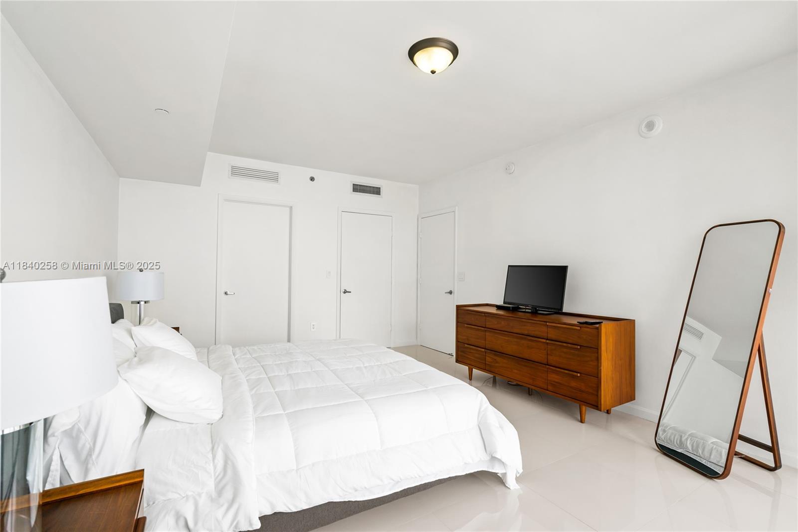 495 BRICKELL AVE #3207, Miami FL 33131