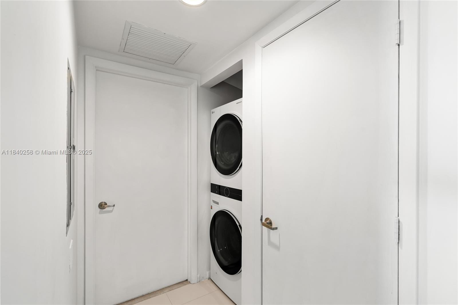 495 BRICKELL AVE #3207, Miami FL 33131