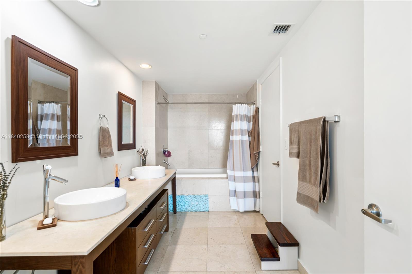 495 BRICKELL AVE #3207, Miami FL 33131