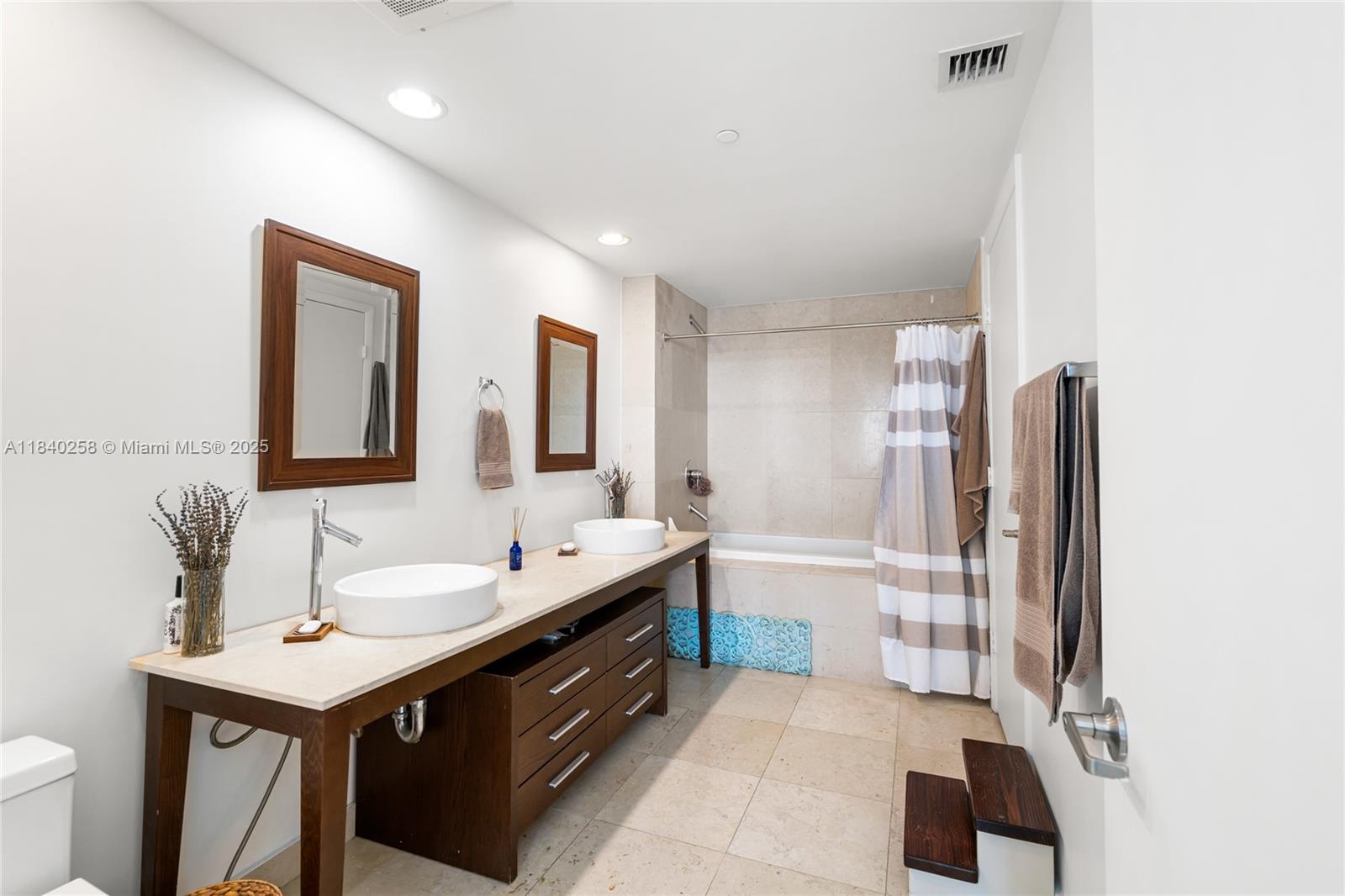 495 BRICKELL AVE #3207, Miami FL 33131