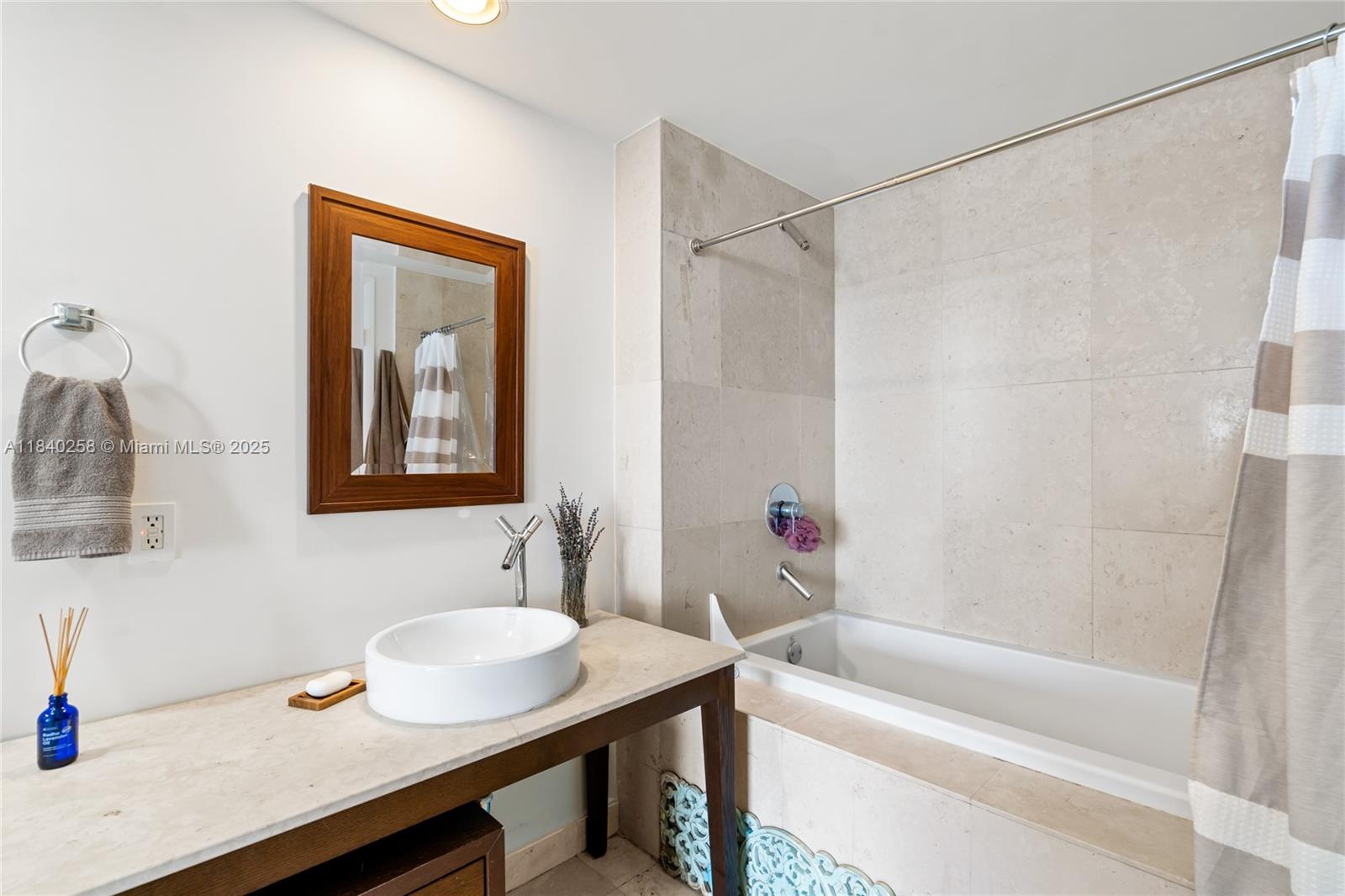 495 BRICKELL AVE #3207, Miami FL 33131