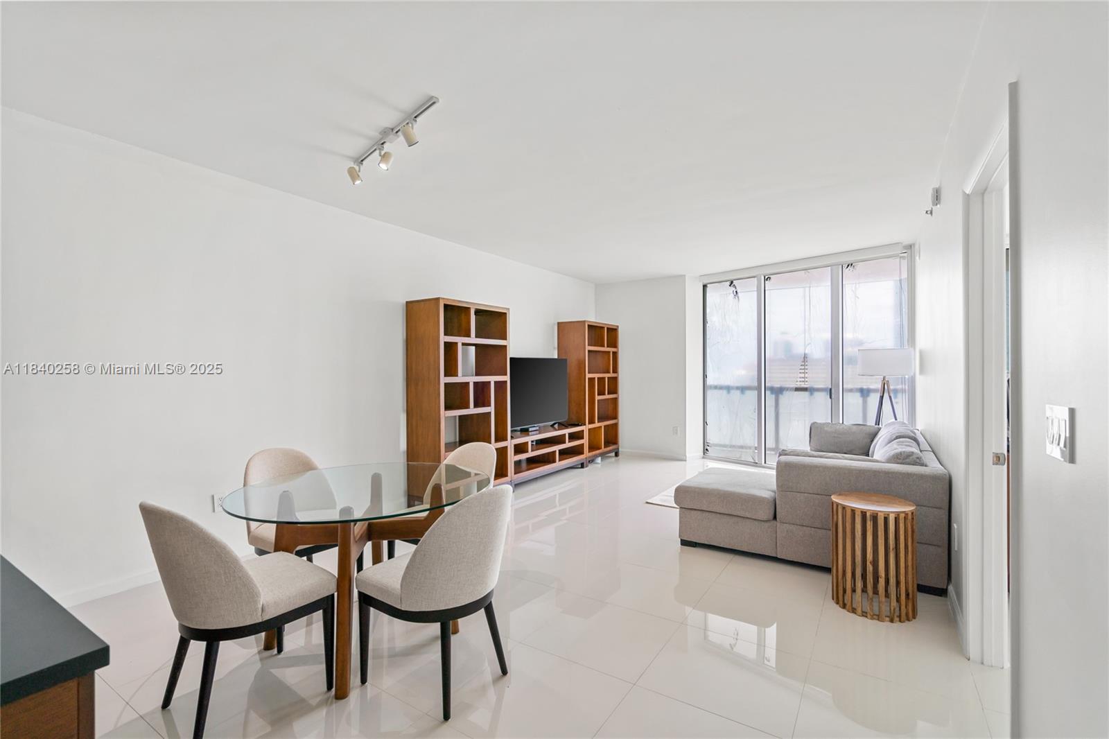 495 BRICKELL AVE #3207, Miami FL 33131