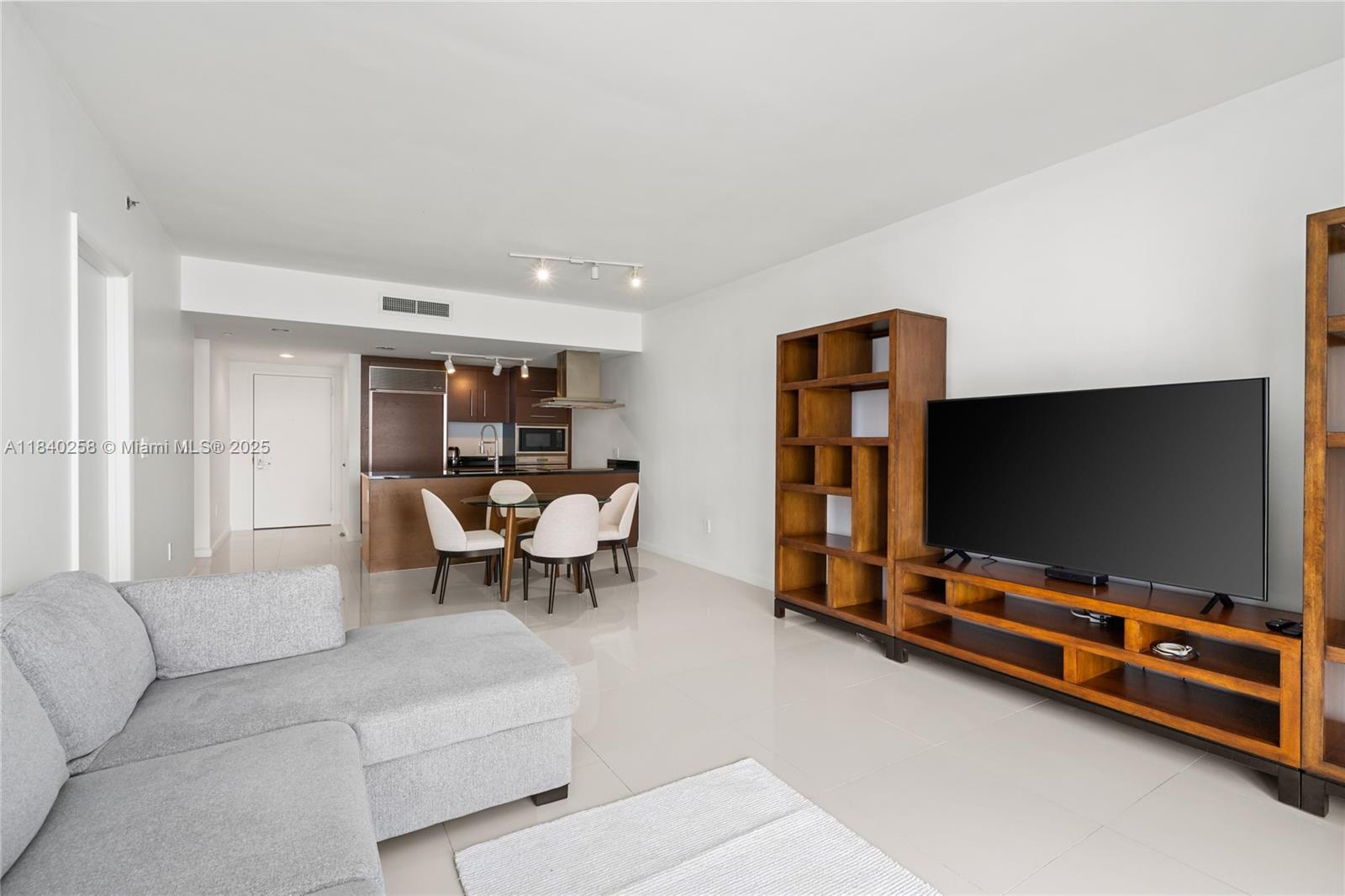 495 BRICKELL AVE #3207, Miami FL 33131