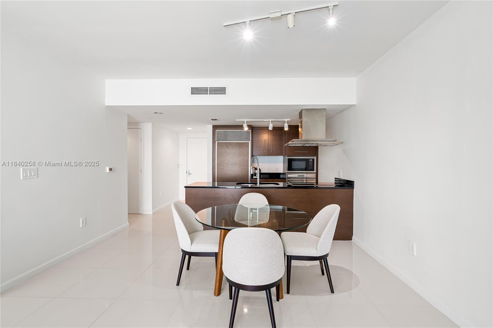 495 BRICKELL AVE #3207, Miami FL 33131