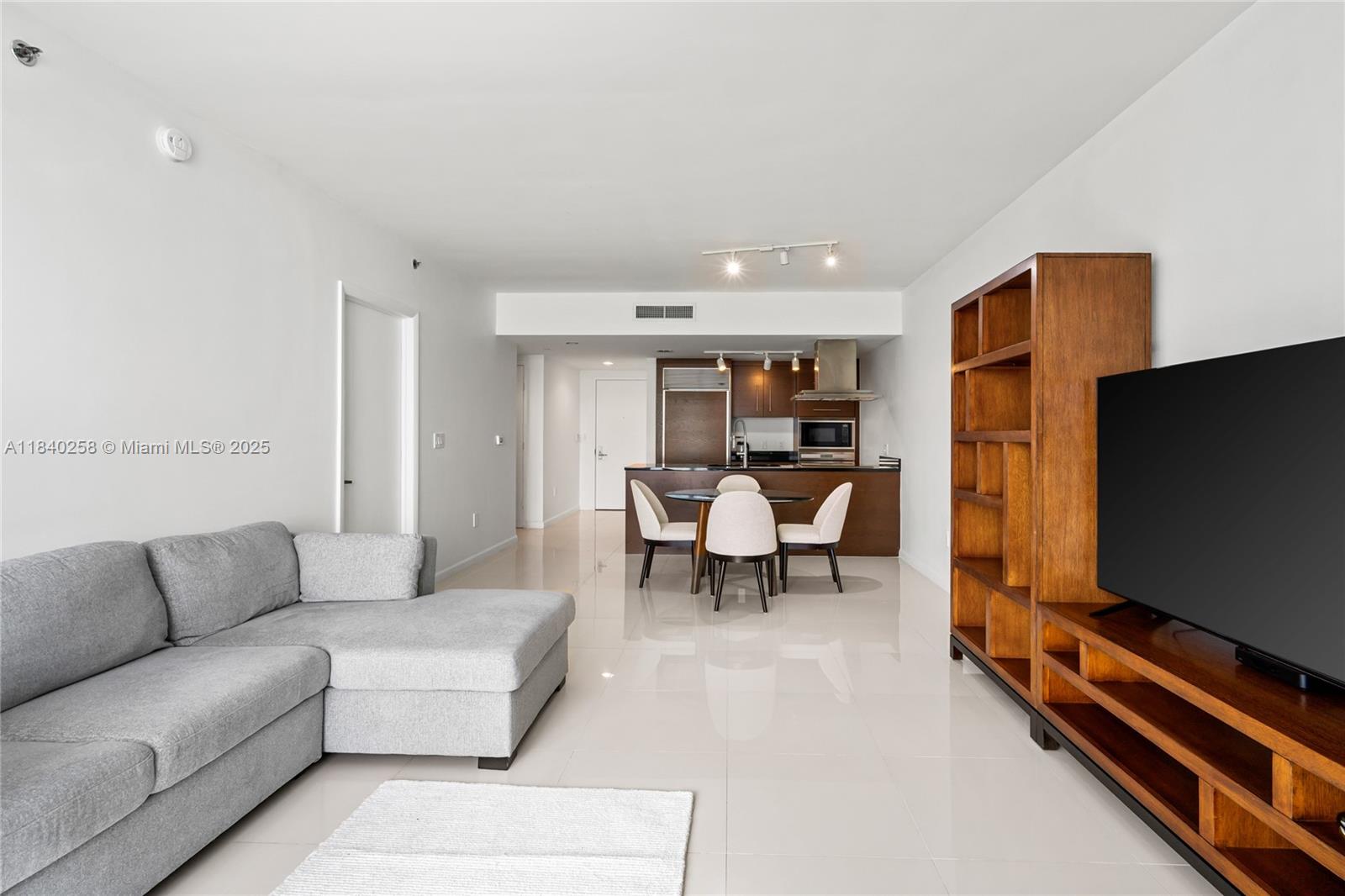 495 BRICKELL AVE #3207, Miami FL 33131