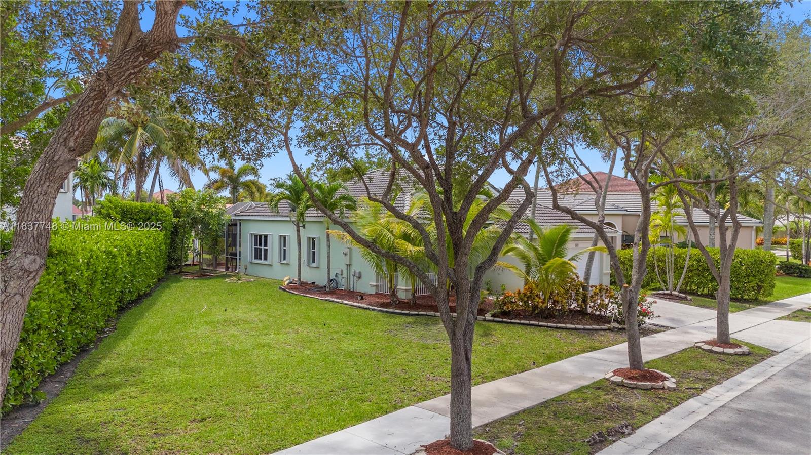 649 Willow Bend Rd, Weston, Florida image 5