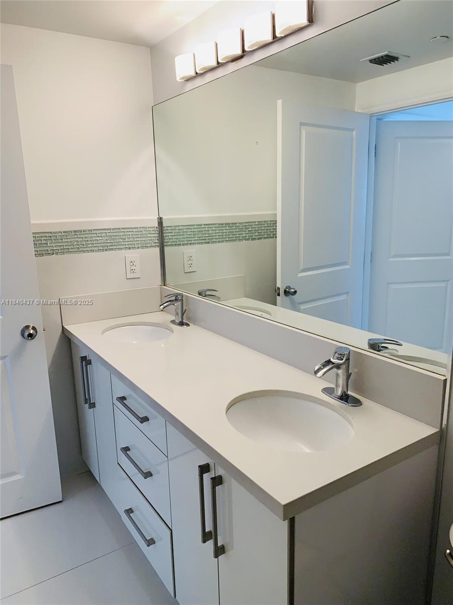 1250 S Miami Ave #3403, Miami FL 33130