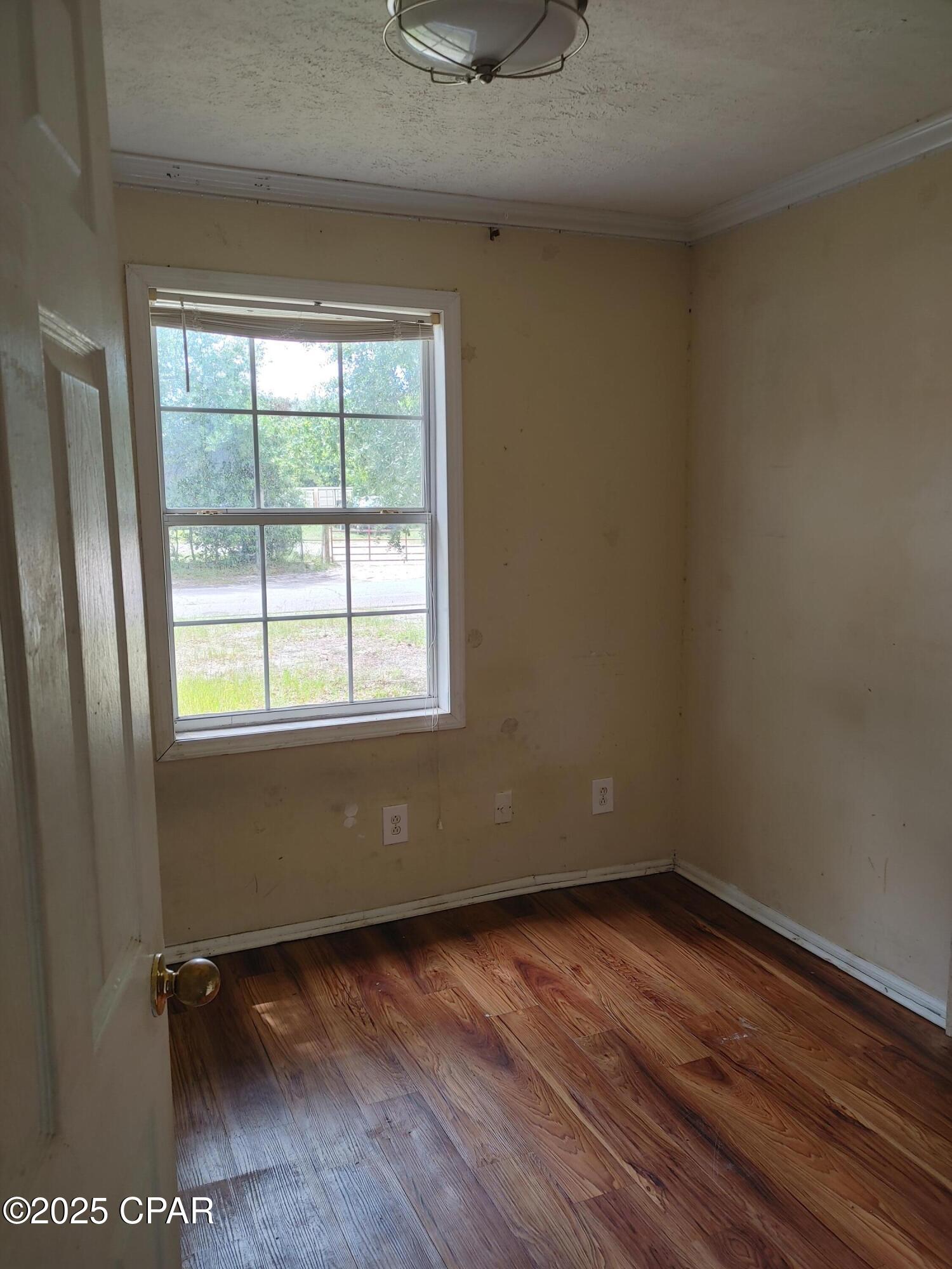 Image 7 For 1604 Drake Avenue