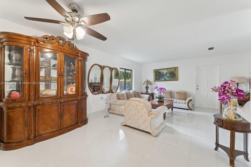 11610 NE 6th Ave, Biscayne Park, Florida image 11