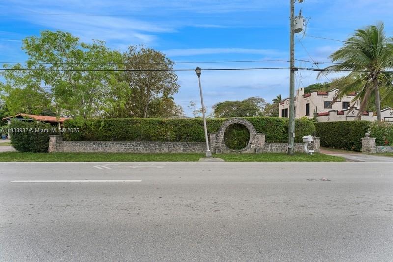 11610 NE 6th Ave, Biscayne Park, Florida image 32