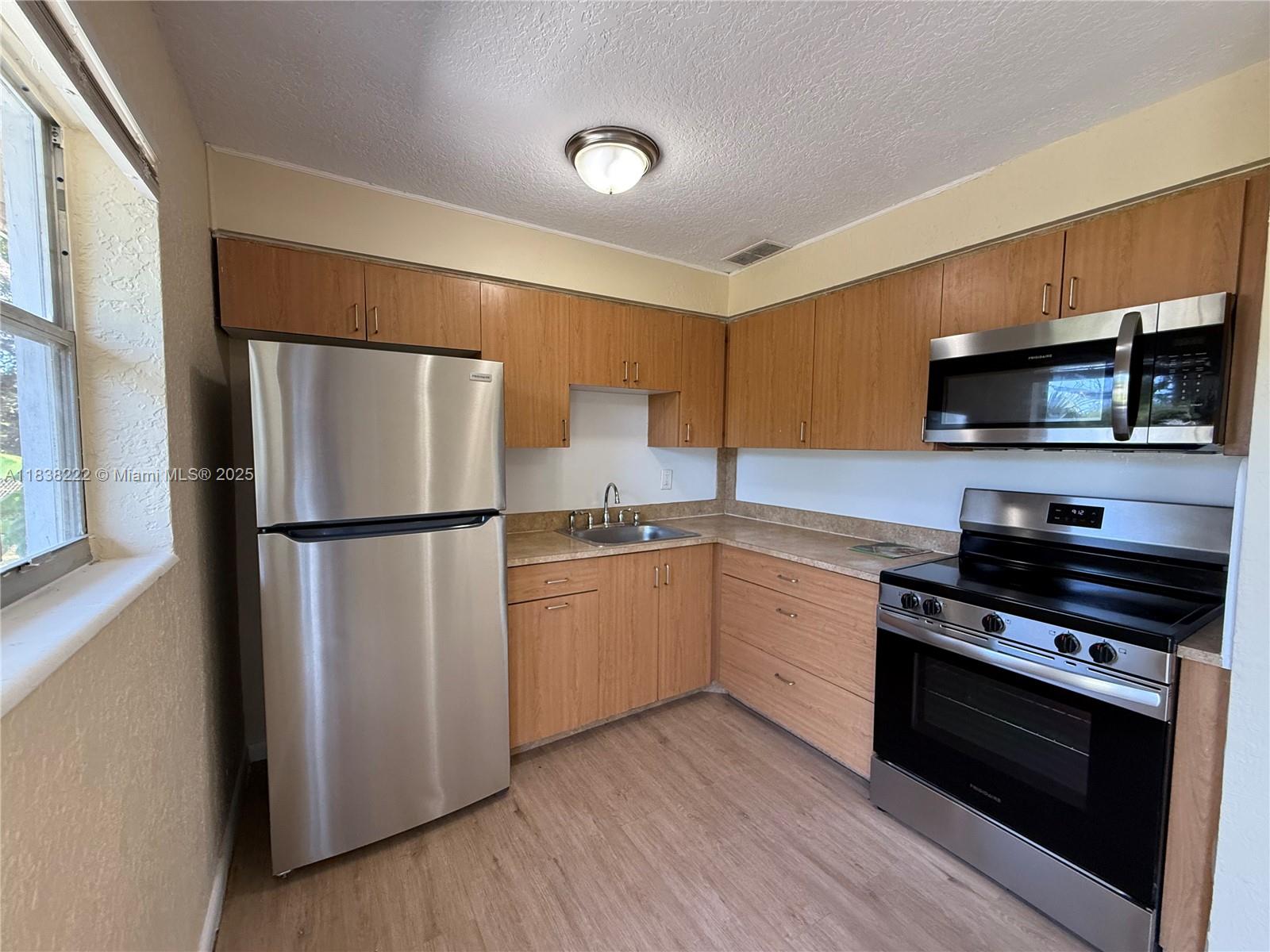 5491 SW 6th St, Margate, Florida image 9