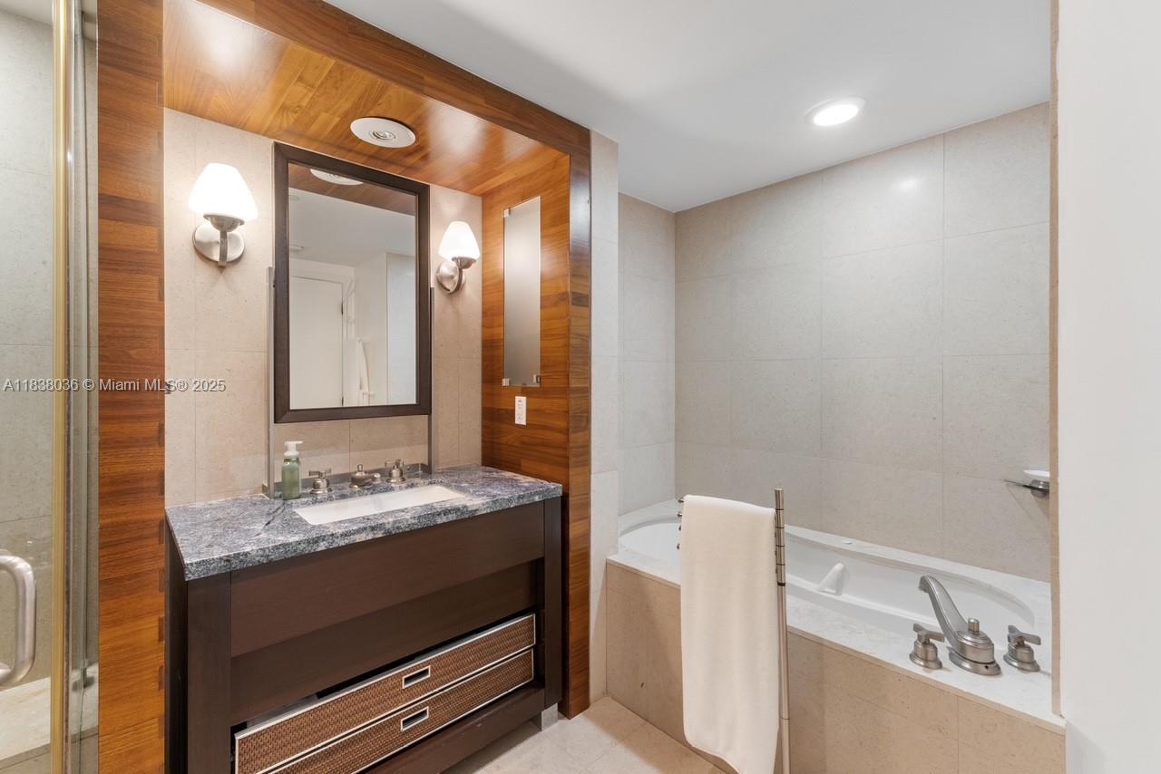 6801 Collins Ave #LPH10, Miami Beach FL 33141