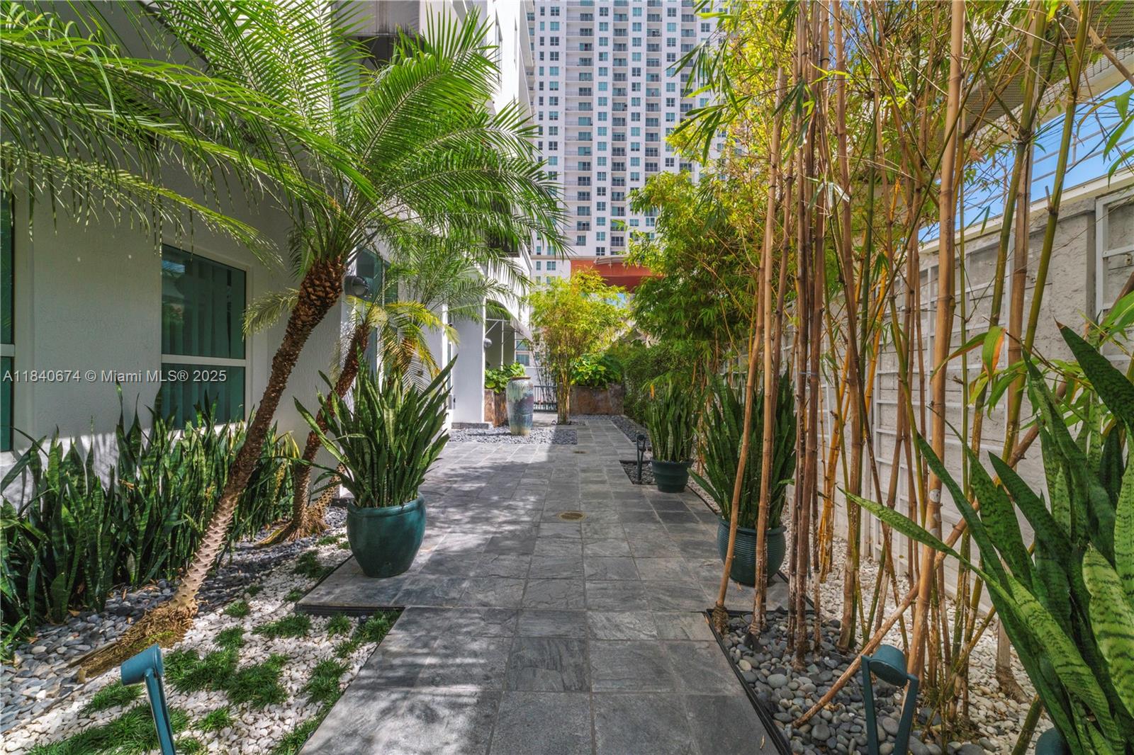 234 NE 3rd St #305, Miami FL 33132