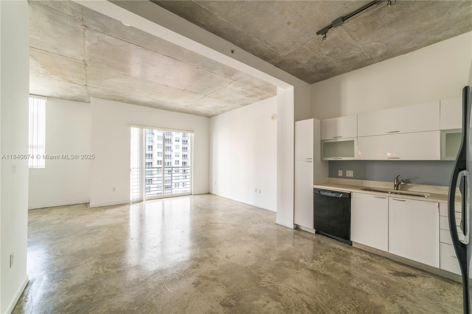234 NE 3rd St #305, Miami FL 33132