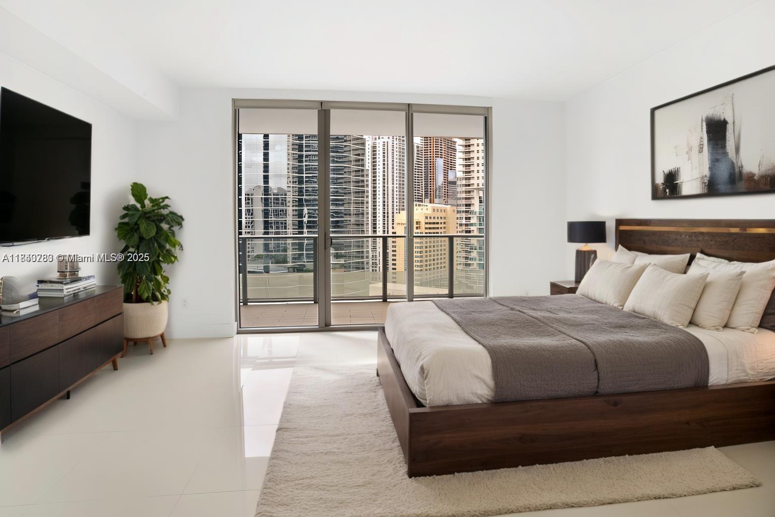 1300 Brickell Bay Dr #2100, Miami FL 33131