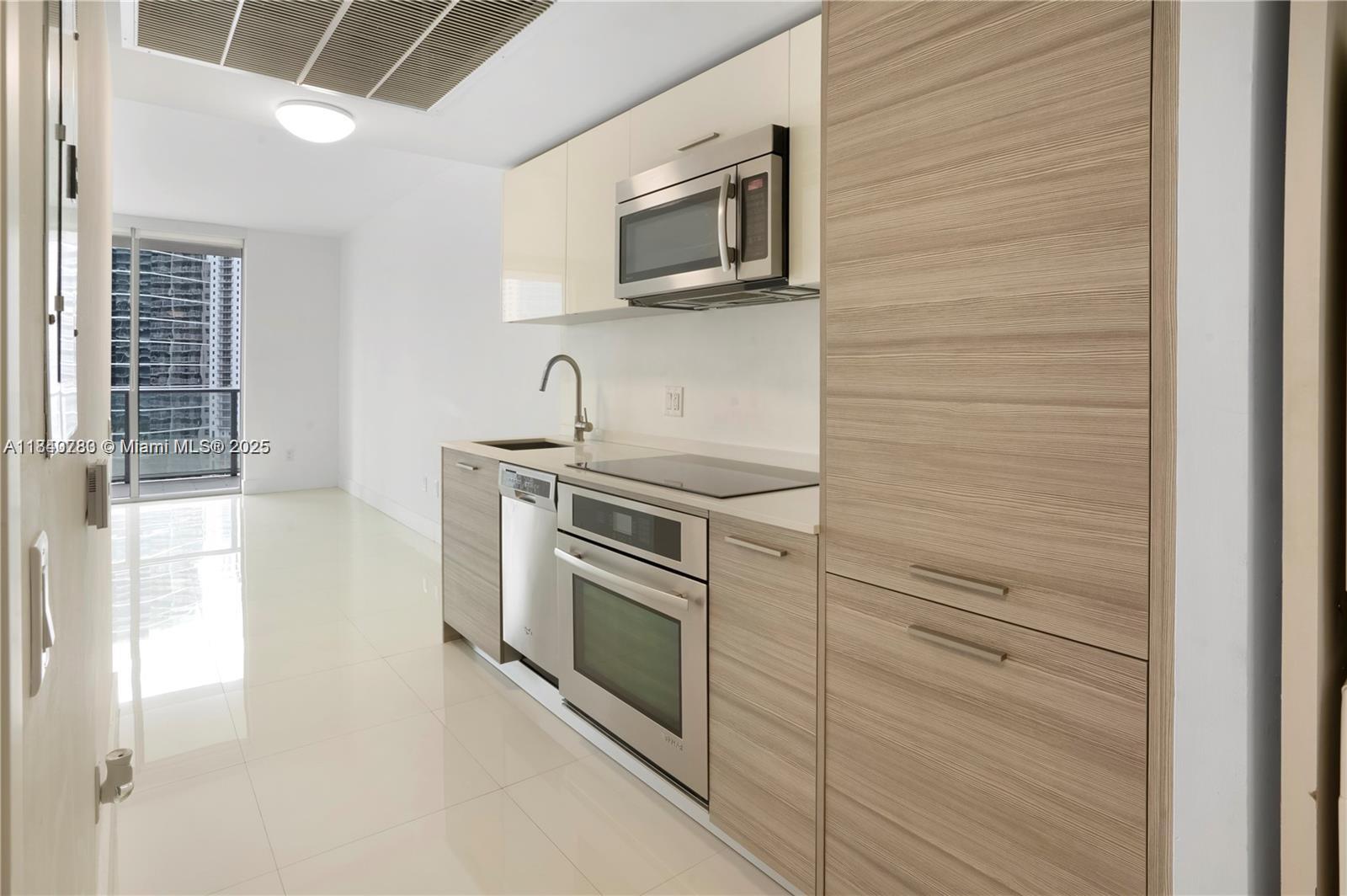 1300 Brickell Bay Dr #2100, Miami FL 33131