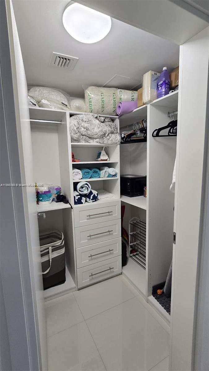 1300 Brickell Bay Dr #2100, Miami FL 33131