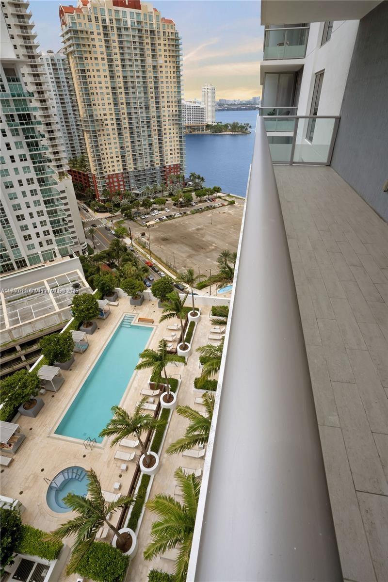 1300 Brickell Bay Dr #2100, Miami FL 33131