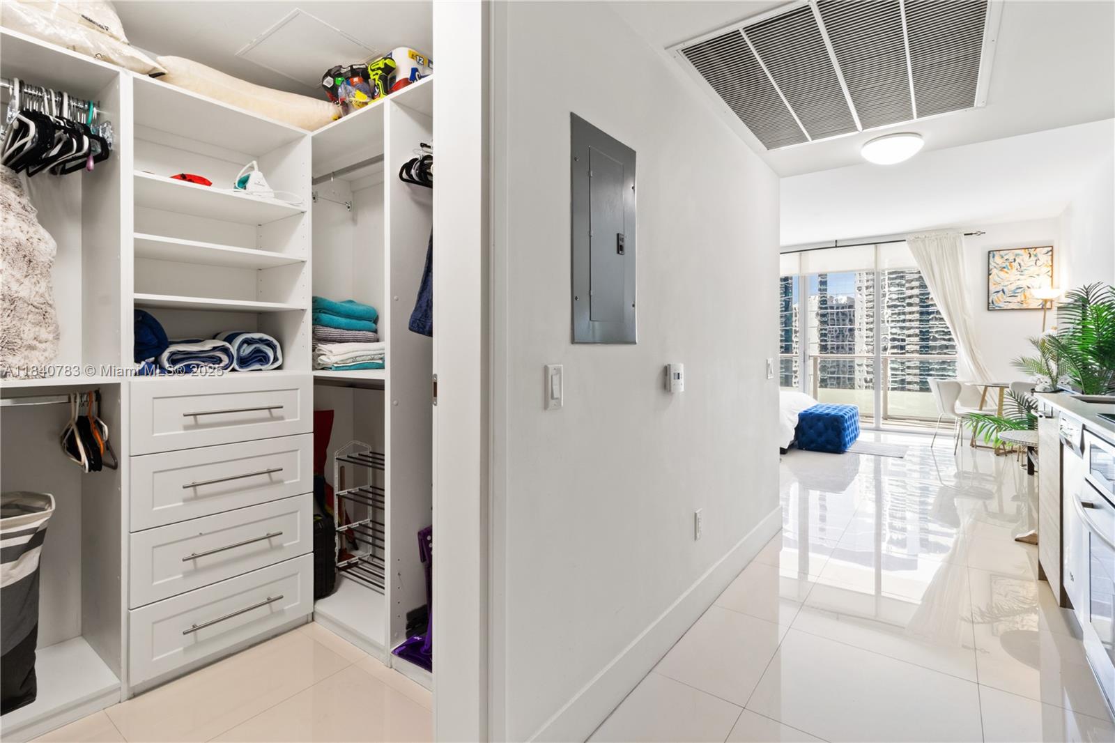 1300 Brickell Bay Dr #2100, Miami FL 33131
