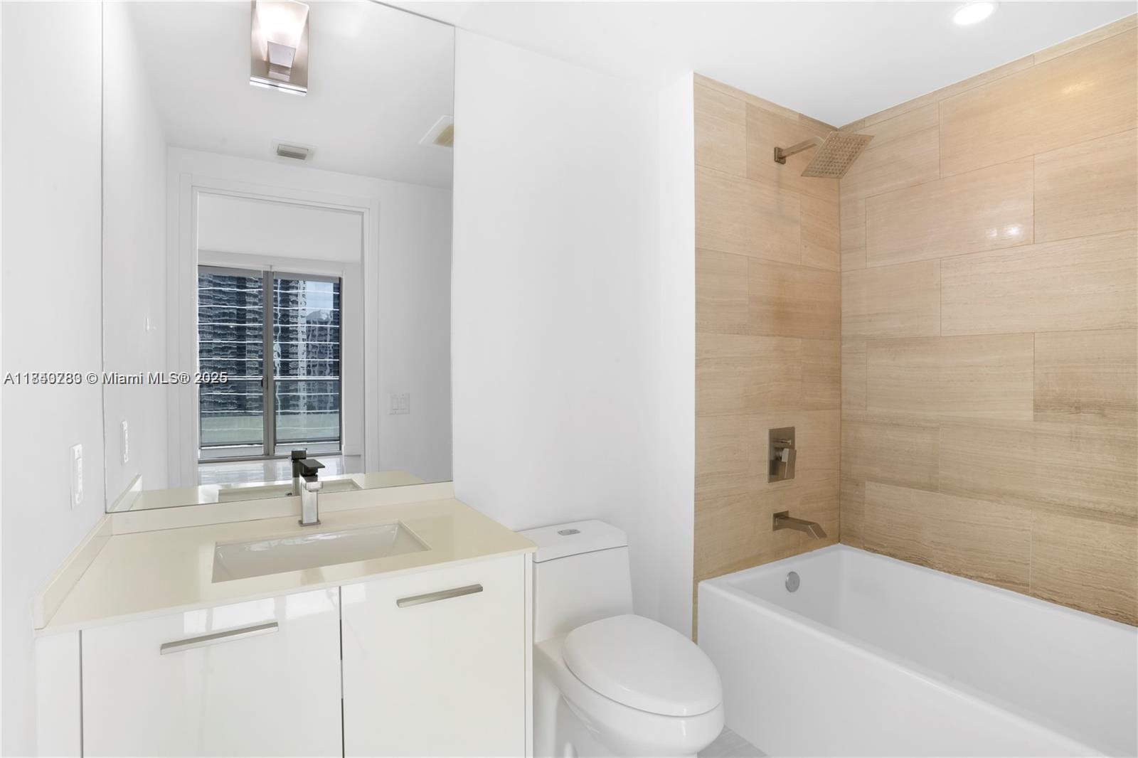 1300 Brickell Bay Dr #2100, Miami FL 33131