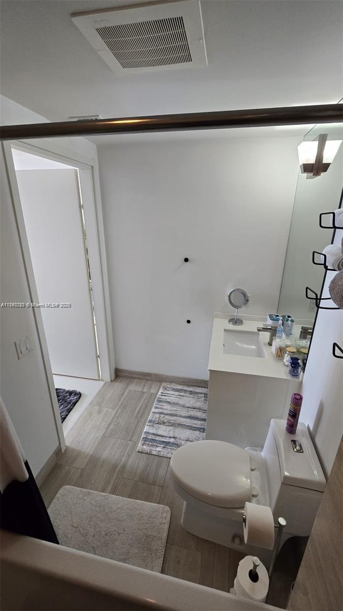 1300 Brickell Bay Dr #2100, Miami FL 33131