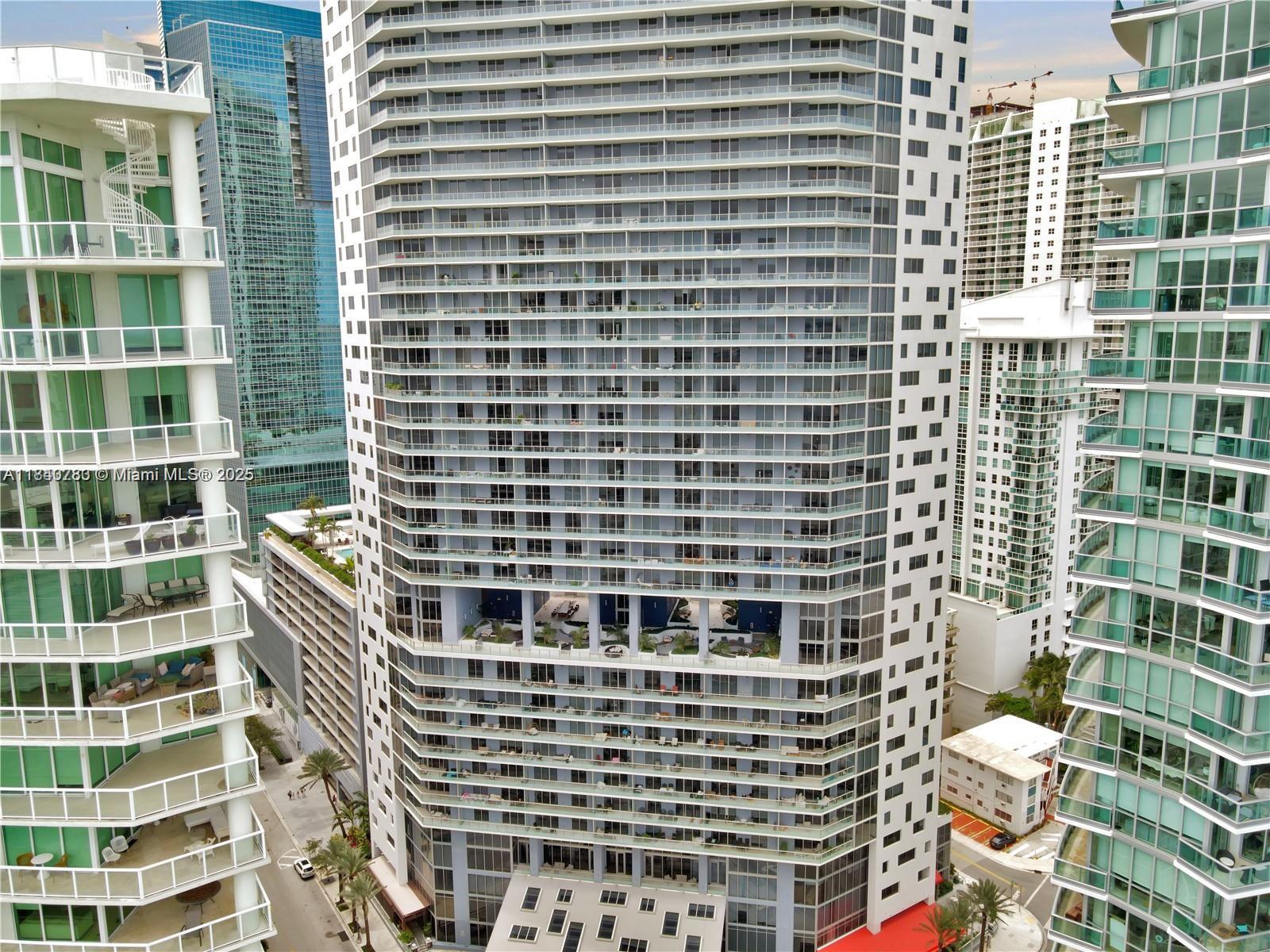1300 Brickell Bay Dr #2100, Miami FL 33131