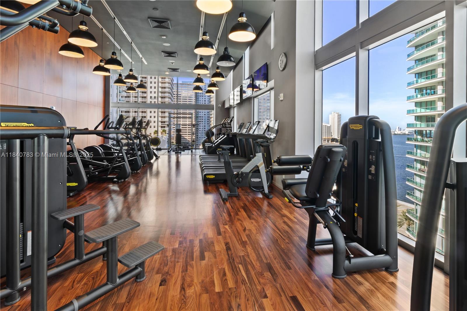 1300 Brickell Bay Dr #2100, Miami FL 33131